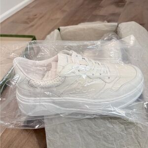 Gucci White Leather Low-Top Platform Sneaker